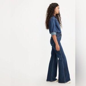 Levi’s Ribcage Bell Jeans